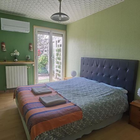 La Vie Est Belle, Chambre Privee Dans Une Villa Trets Exterior photo